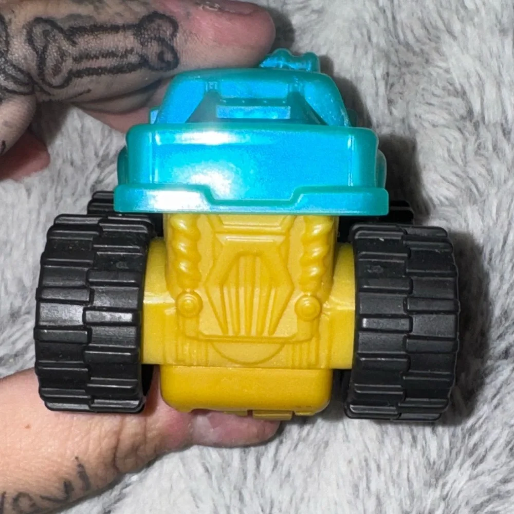 McDonald’s Disney Pixar Cars On The Road Circus Stunt Ivy Toy Vehicle